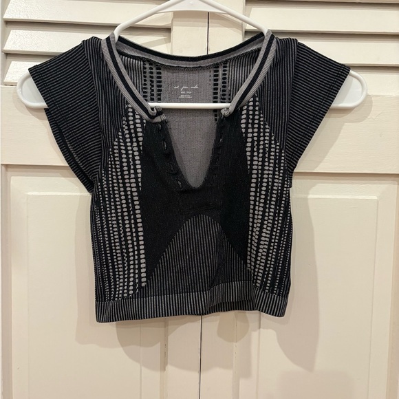 Urban Outfitters Tops - Black & Gray Urban outfitters Sealmless Crop Top